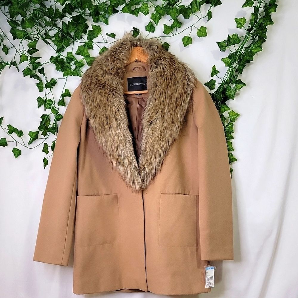 Covington. Contempo Camel Coat with Faux Fur Collar. Size Small. NWT